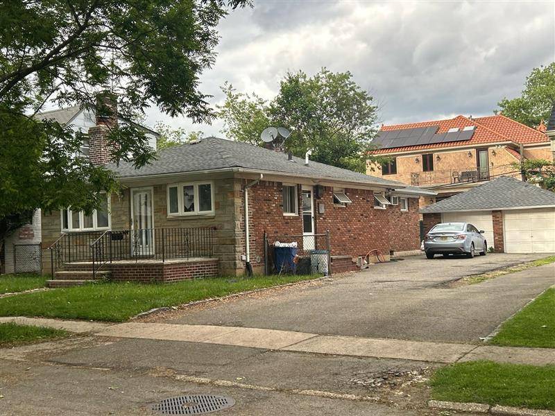 Spacious 49. 80 x100 Lot !