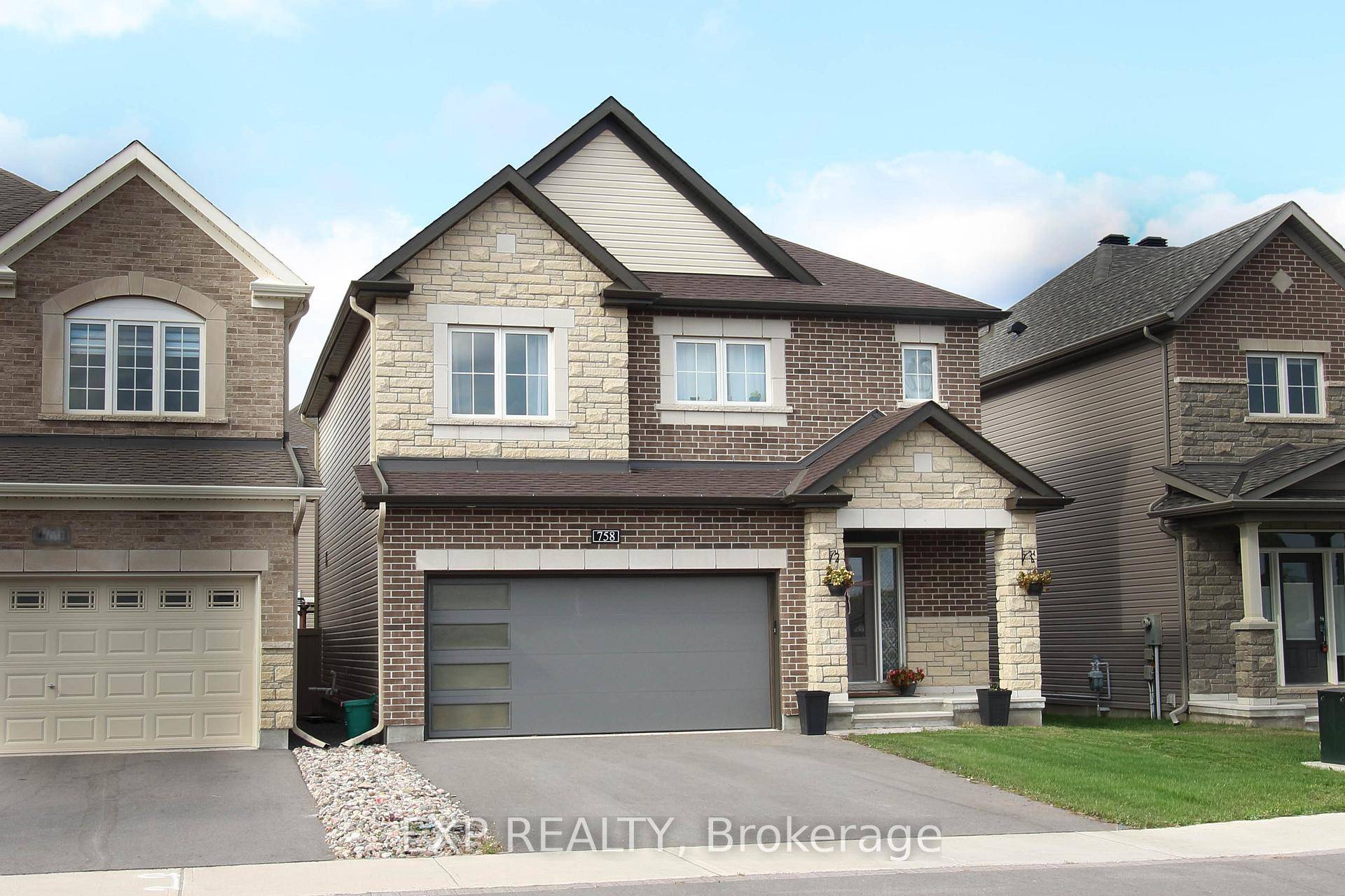 Welcome to this spacious 4 bedroom home for rent in the highly sought after, family friendly community of Quinns Pointe.