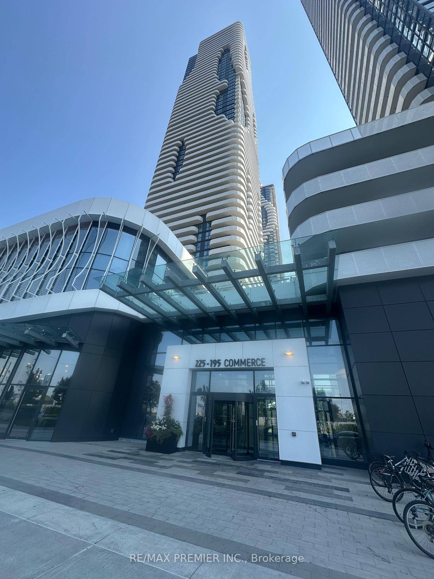 Incredible 5808 225 Commerce Street New 1 Den Suite with fantastic views in the Heart of Vaughan Metropolitan Centre next to the subway and YRT.
