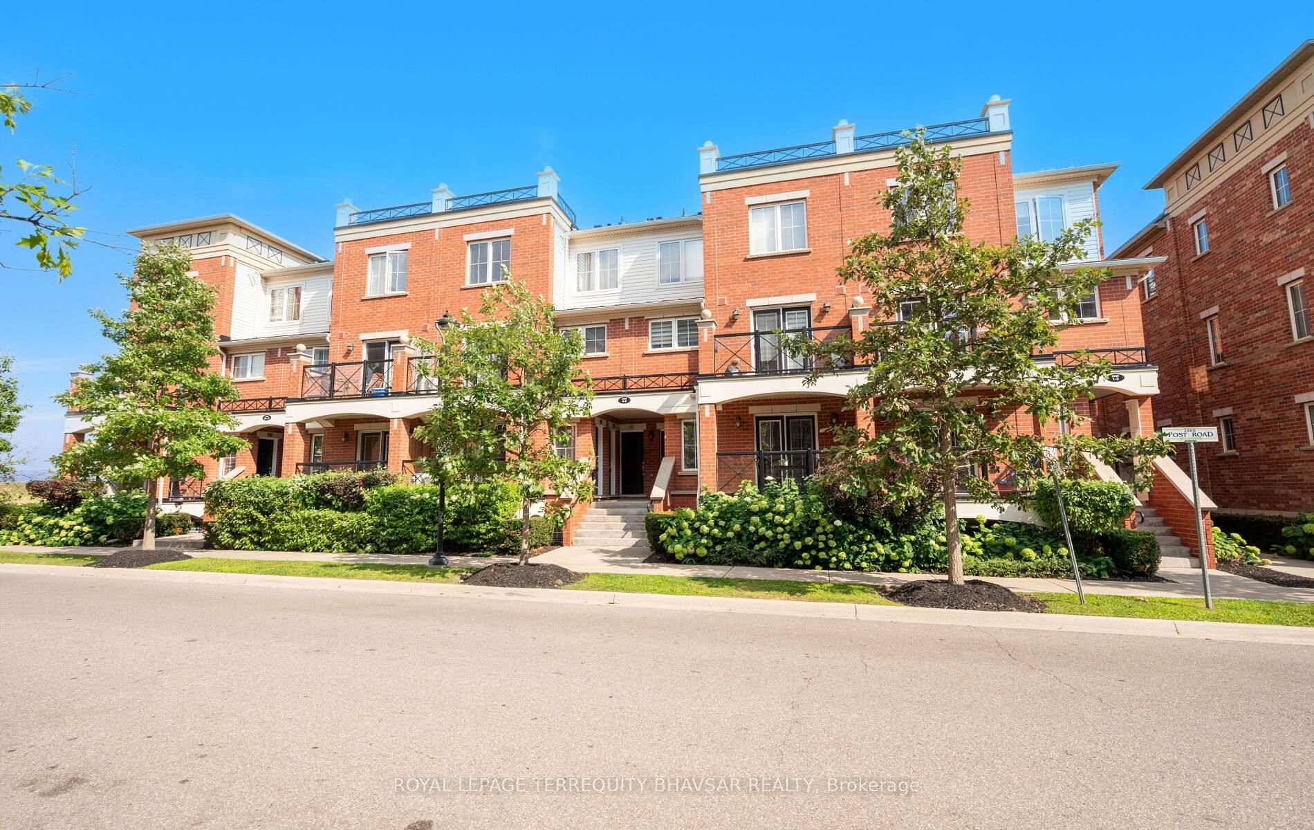Don't Miss this Absolutely gorgeous 2 bed condo townhouse in Oakvilles sought after Waterlilies community, perfectly located in family friendly River Oaks !