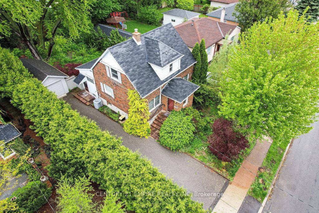 Experience the best of uptown North York living in this beautiful 4 Beds amp ; 3 Full Baths Detached Home On Premium 55' Wide, Deep Lot in Willowdale West.