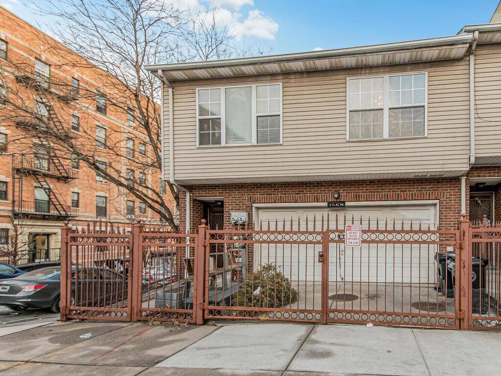 DISCOVER this exceptional MOVE IN READY 2 family home in the heart of the Bronx !
