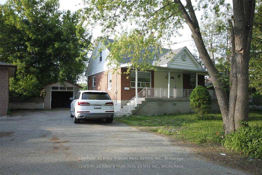 Cozy 4 Bedrooms House With 2 Washrooms Located In Hi Demand Crosby Neighbourhood Looking For AAA Tenant, Near To Walmart, Costco, Food Basic And Shopping Plaza, Walk To Some Of ...