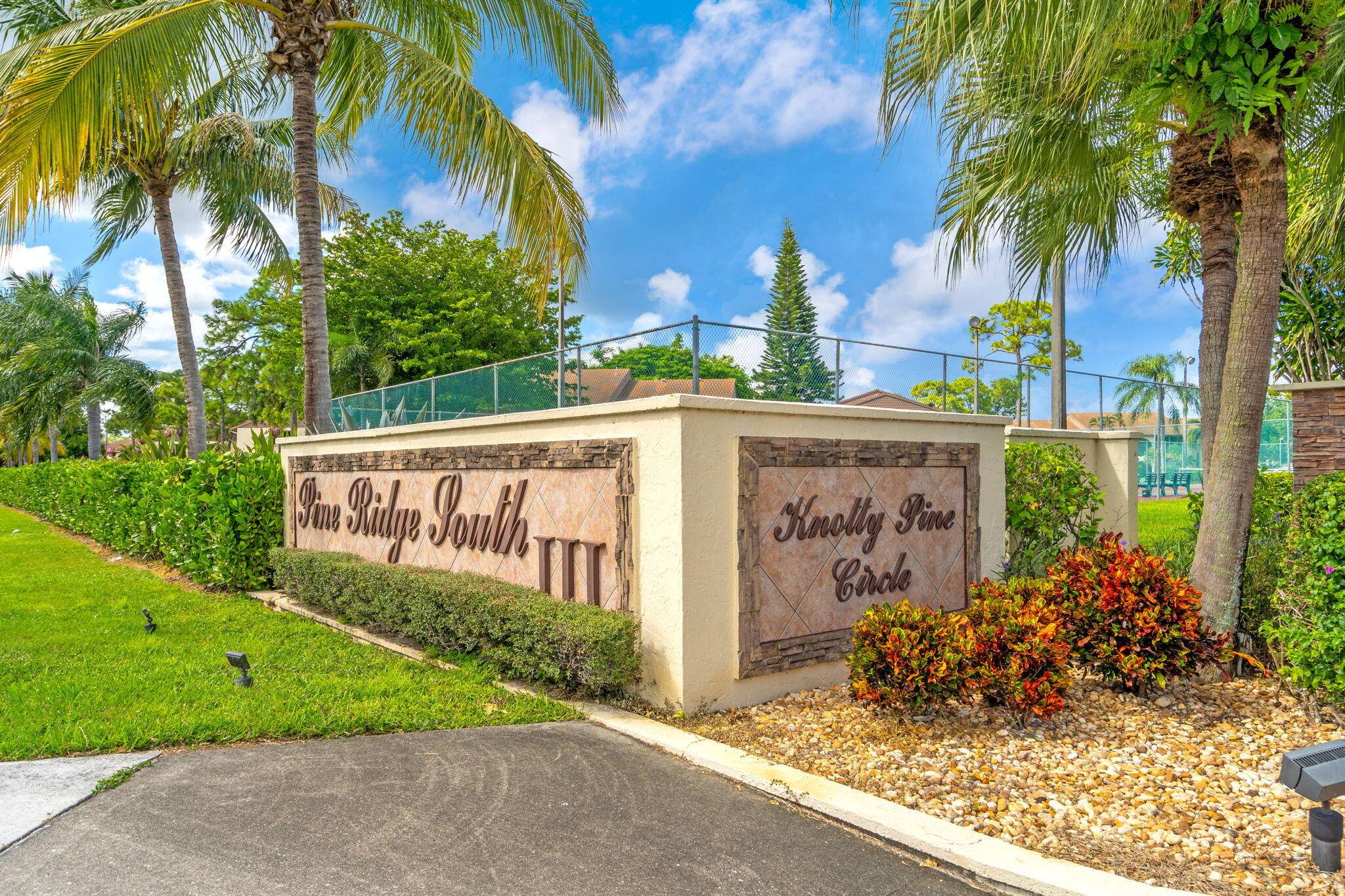 Welcome to this stunning 55 condo with 2 bedroom 1 bath where modern design meets comfort and convenience.