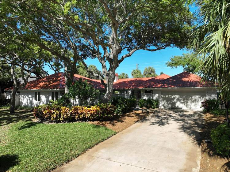 Nestled between the ocean and the Indian River this bright four bedroom 2 bathroom pool home awaits.