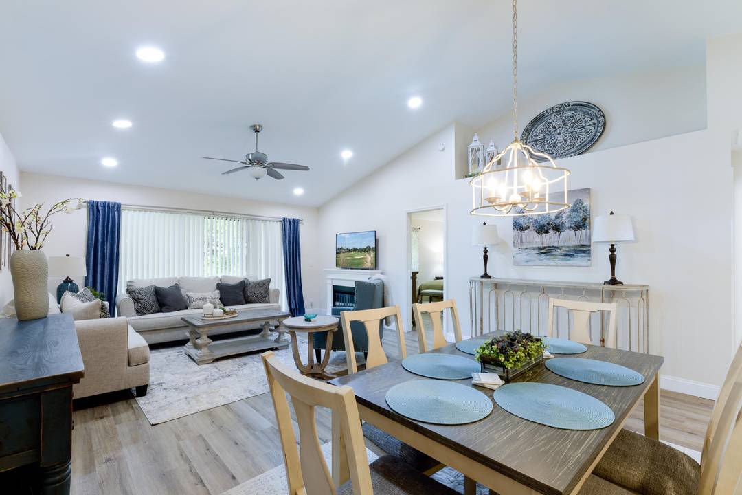 Interior decorator designed, fully furnished and newly renovated Club Cottage in PGA National.
