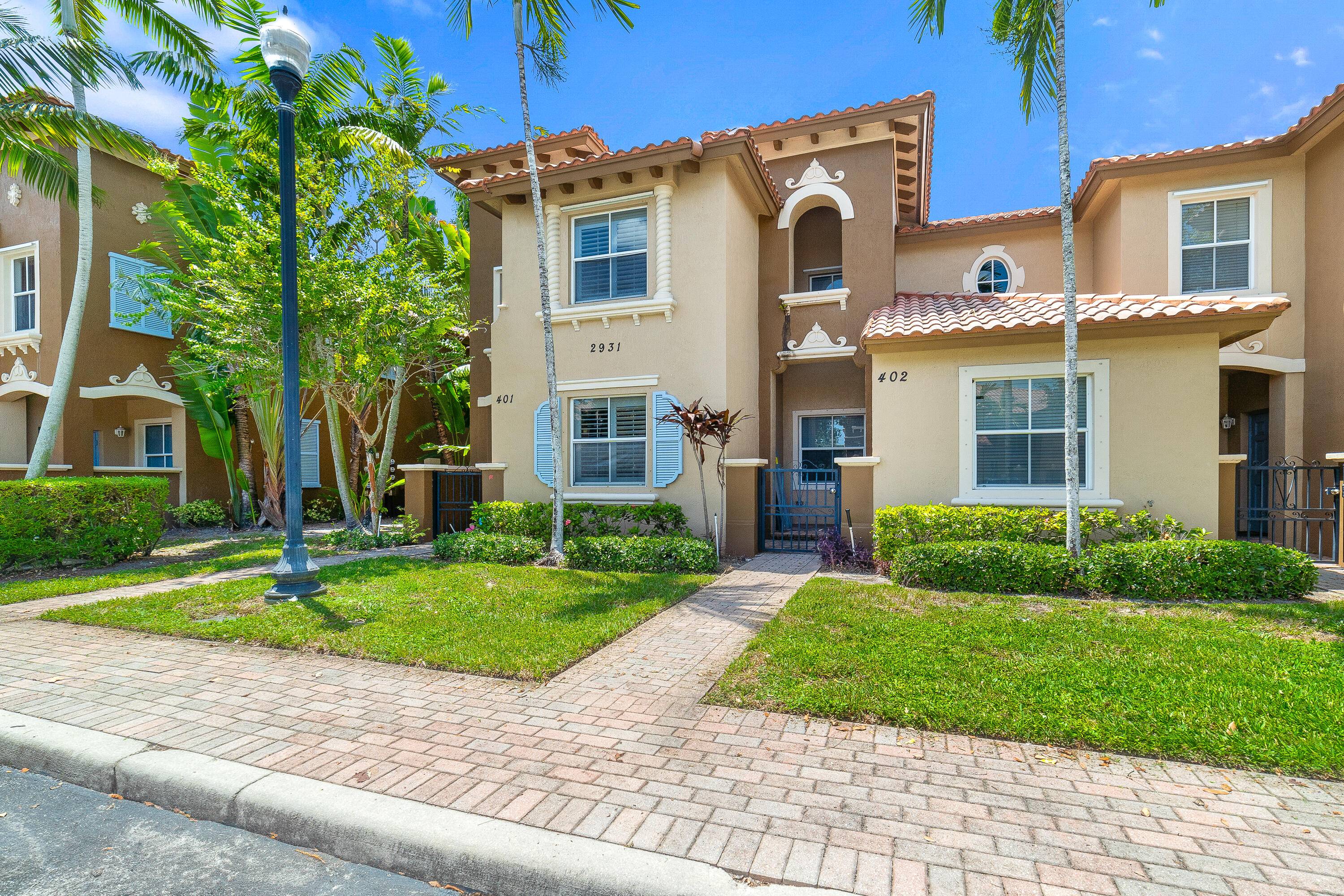 Welcome to The Links at Emerald Dunes in West Palm Beach, a gated community offering the perfect balance of convenience and tranquility.