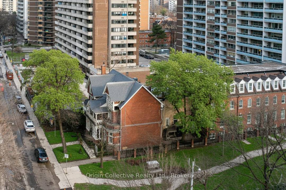 An Unparalleled Landmark for Sale or Lease at the Heart of Toronto.