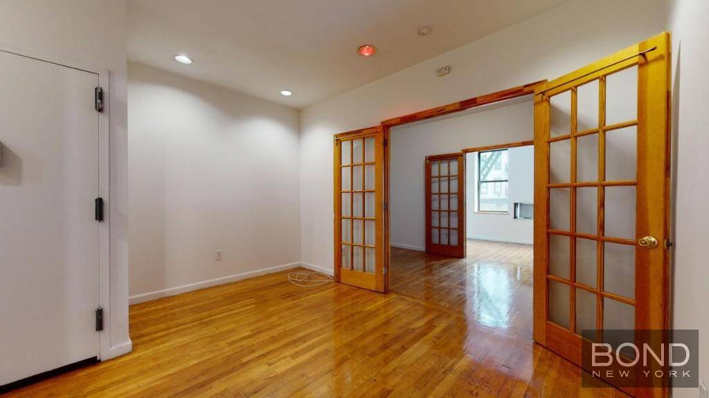 Large 1 bedroom apartment in prime East Village location.