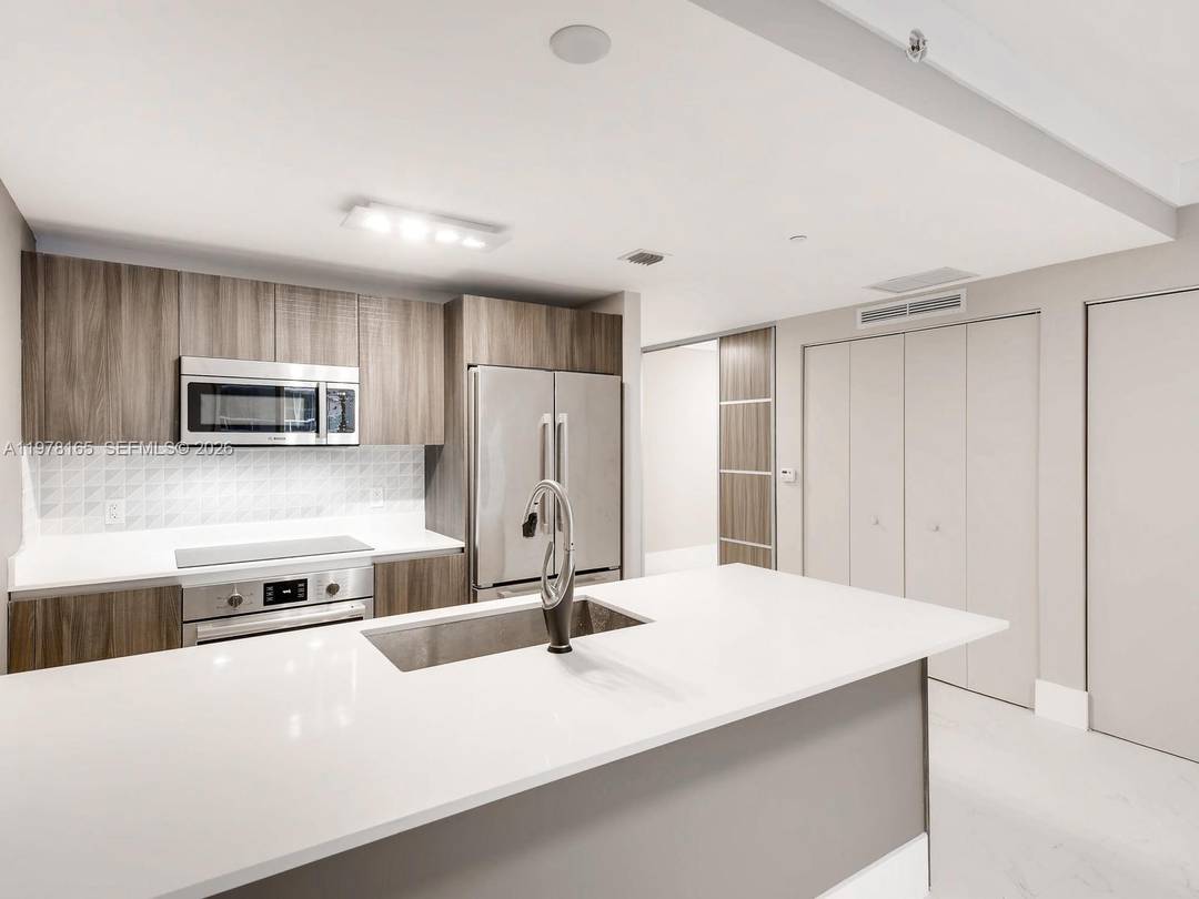 Searching for a condo in Edgewater Miami with bay and city views ?