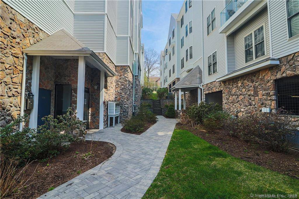 Location ! West Norwalk near the Darien border.