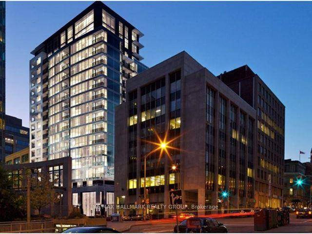 Live in the boutique reResidences building, offering the best in luxury and location.