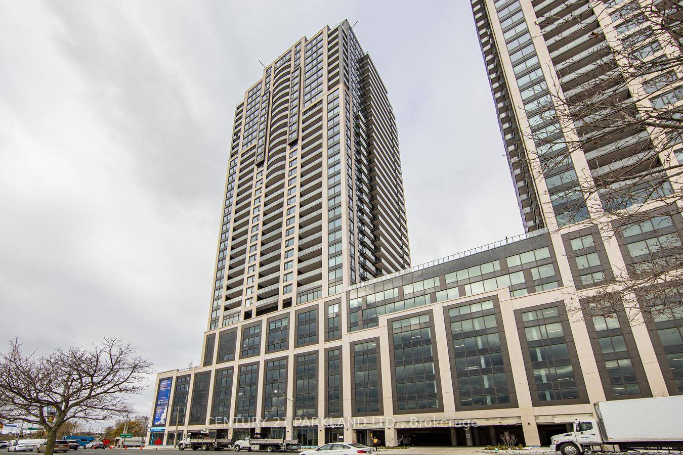 Prime Location, Executive Living At The Mirabella !