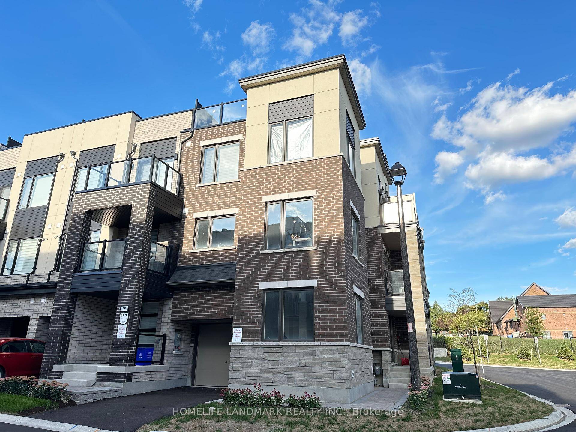 Welcome to this beautifully crafted end unit townhome by Minto, located in the prestigious Angus Glen neighbourhood.