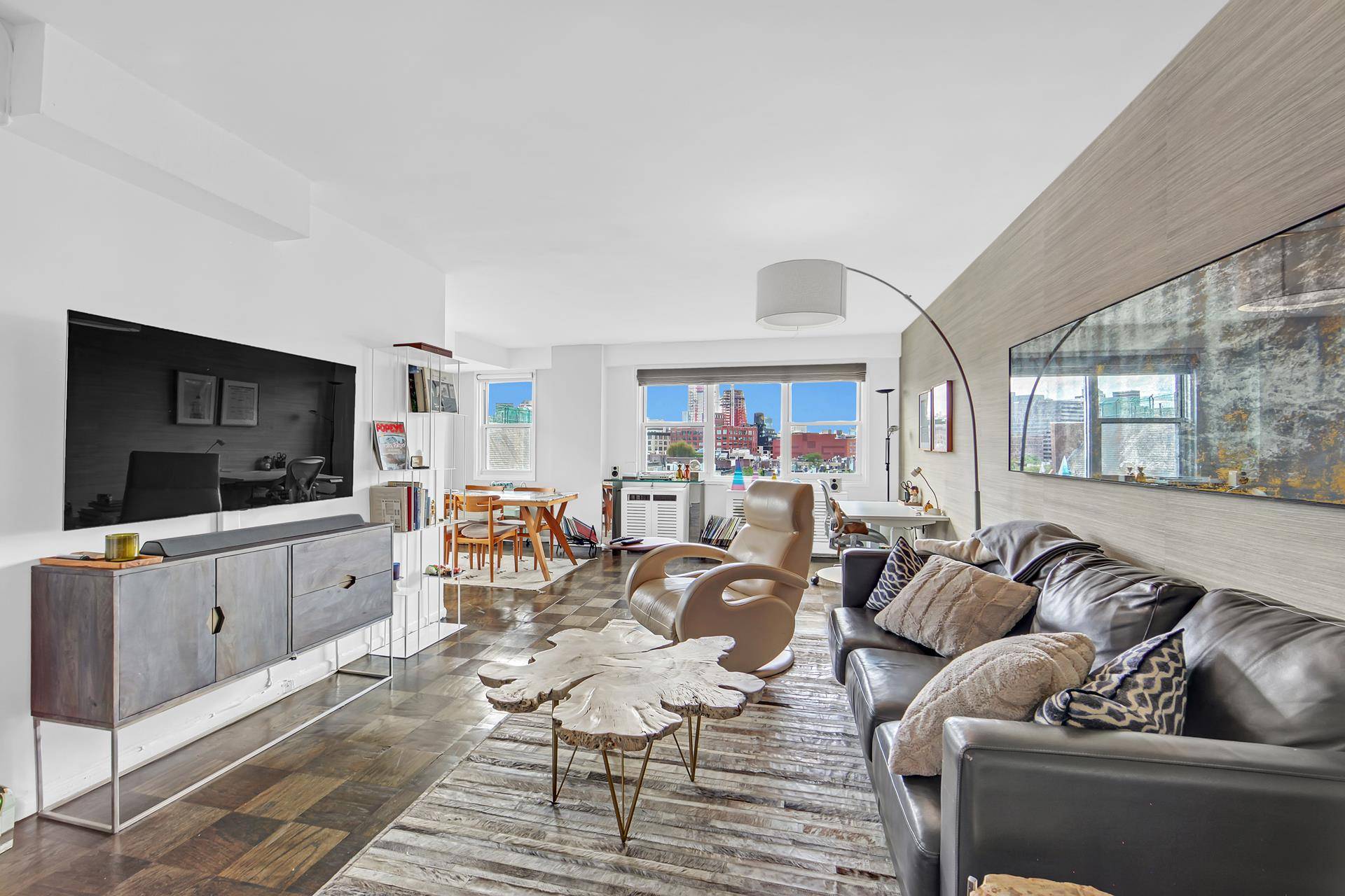 Approximately 900 SF massive Junior 4 with a private terrace with unobstructed views facing south, west and east providing excellent sunlight through the large windows.