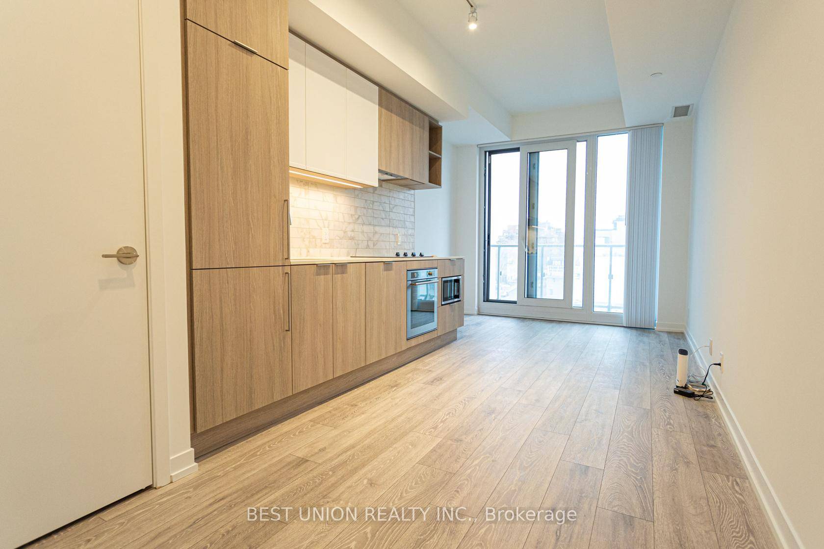 1 year new Junior 1 bedroom never lived in prime location.