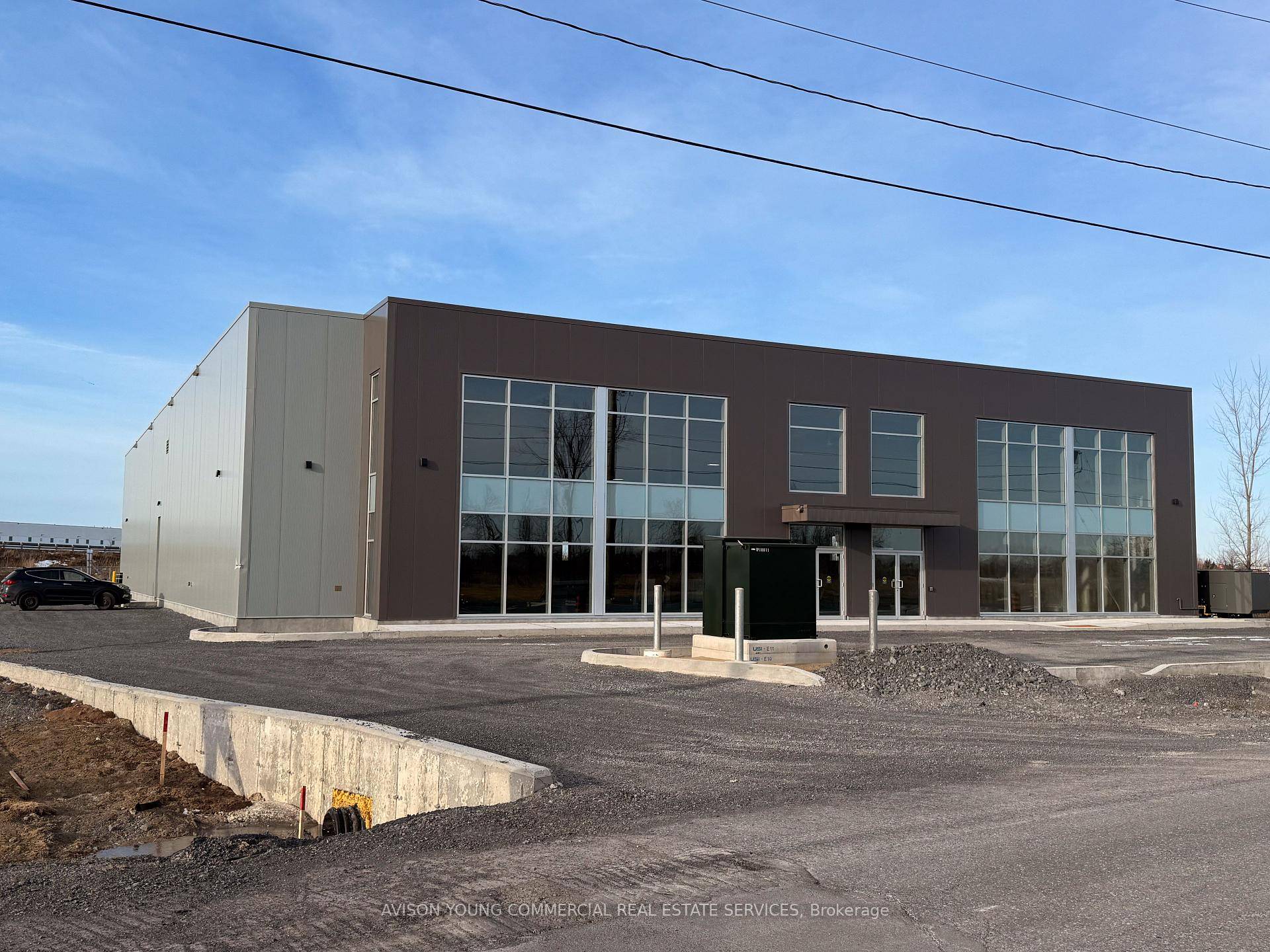 This brand new warehouse space is ideal for distribution, showroom, warehousing, manufacturing, and more.
