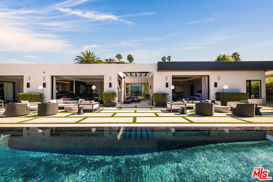 565 Evelyn Pl 6BR Beverly Hills Post Office | B.H.P.O. La