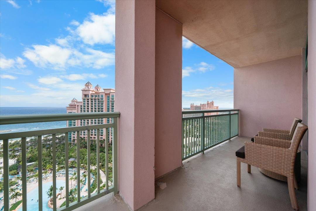 THE REEF Condo New-Providence