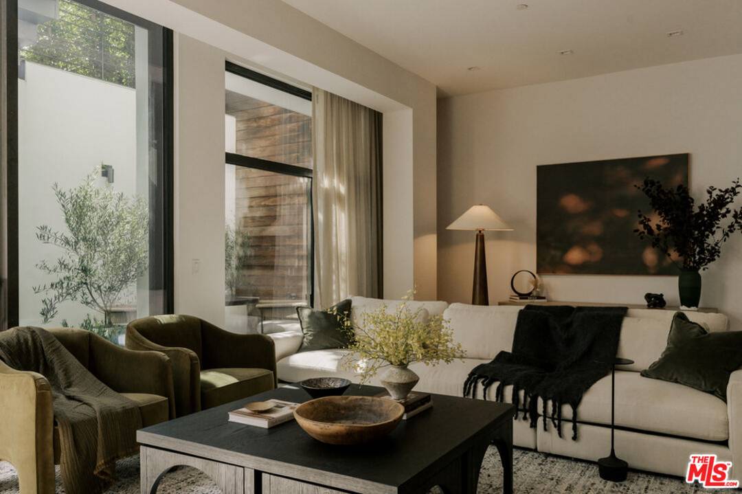 702  N Doheny Dr 3BR Sunset Strip La