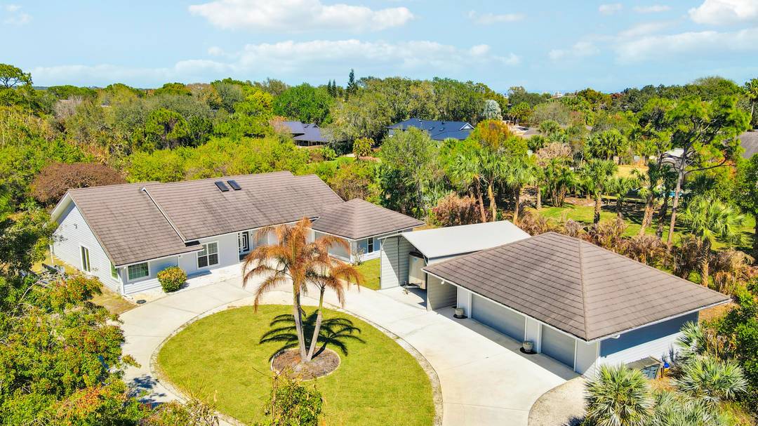 Welcome to your own private compound in Sugarhill, one of the most sought after communities in Jensen Beach.