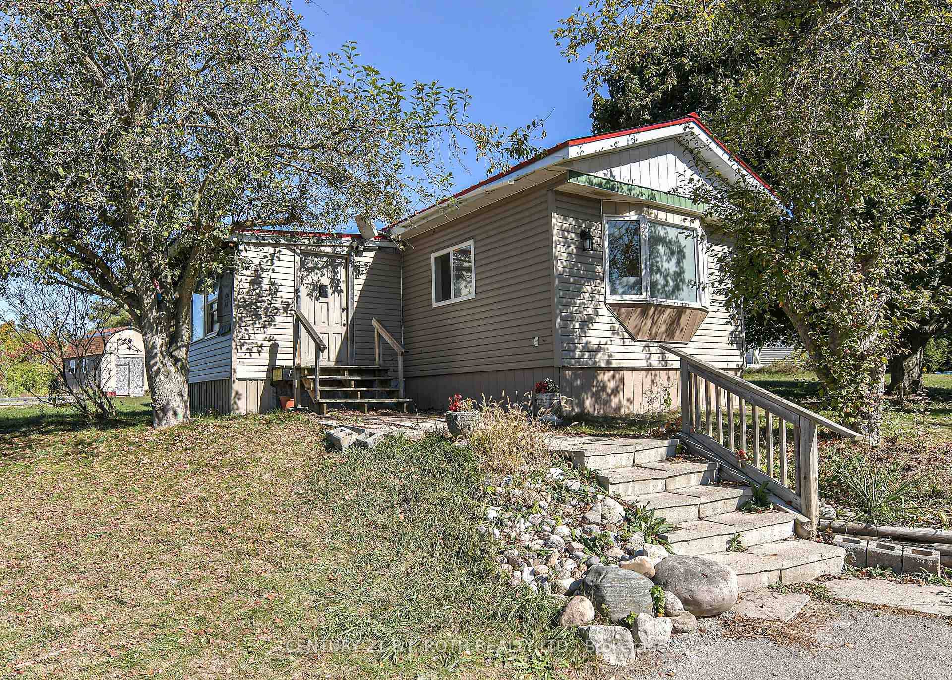 5 Minutes to Orillia Costco HUGE LOT Leased Lot Oro Medonte Orillia Fergushill Estates REAL Natural Gas Heat 2 Bed 1 Bath w Laundry 900 Sq Ft Home 5 Minutes ...