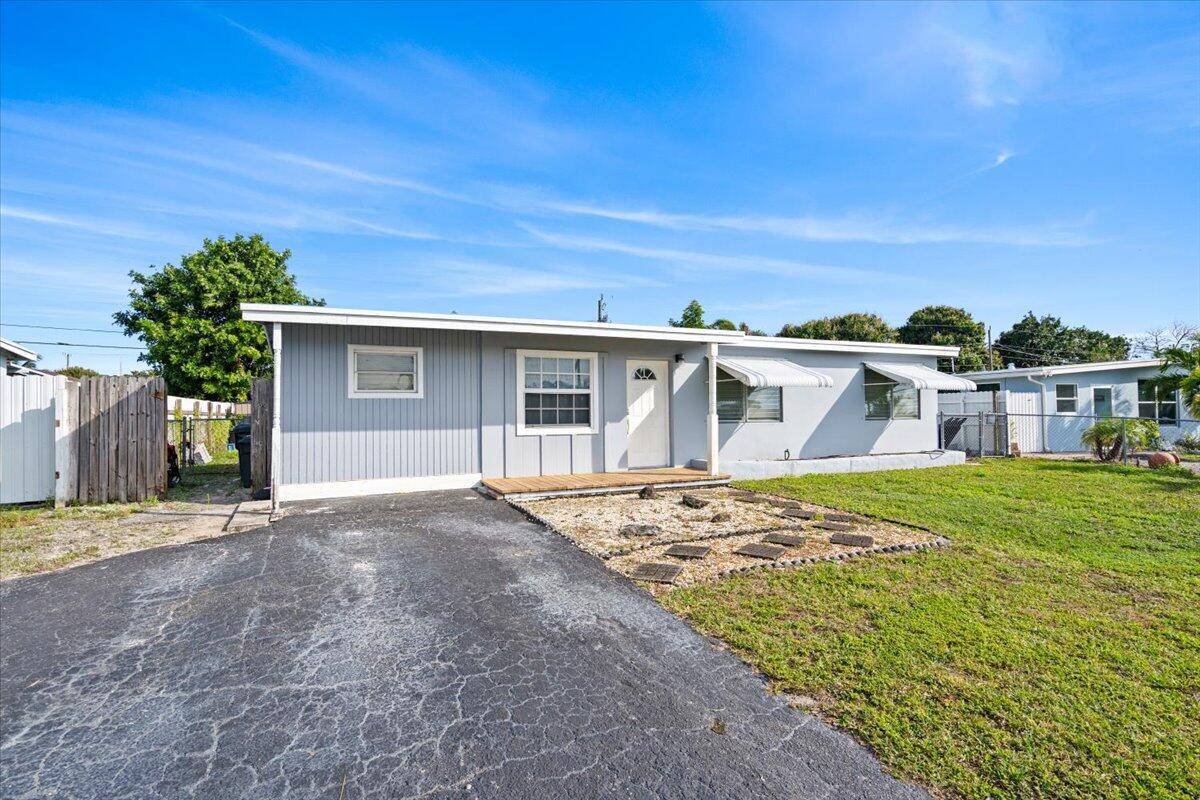 Charming 4 Bedroom Pool Home with no HOA !