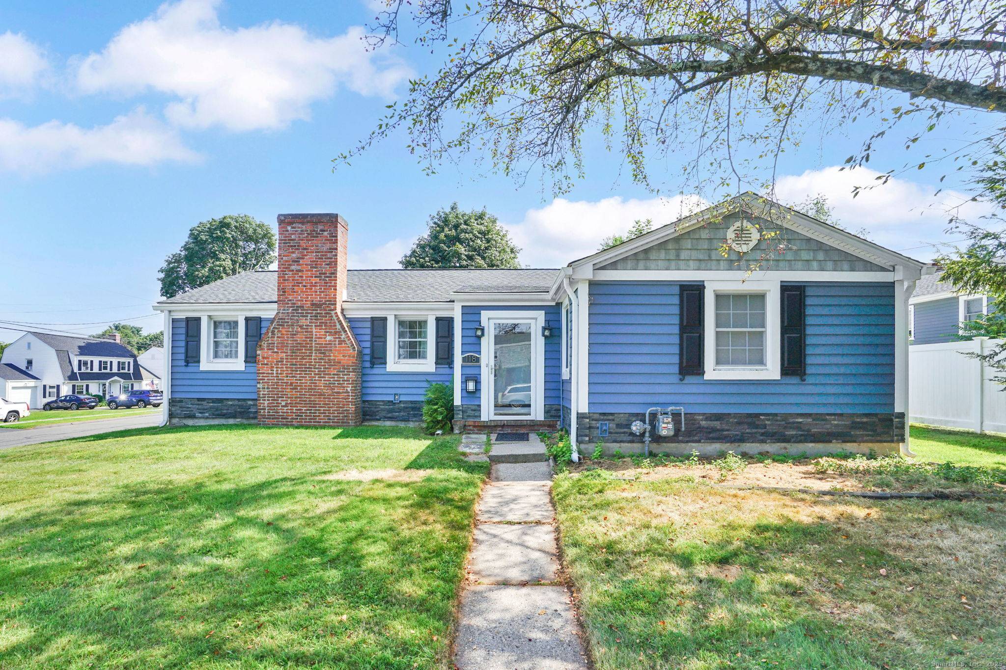 Move right in to this charming, turn key Ranch in highly desirable Wethersfield !