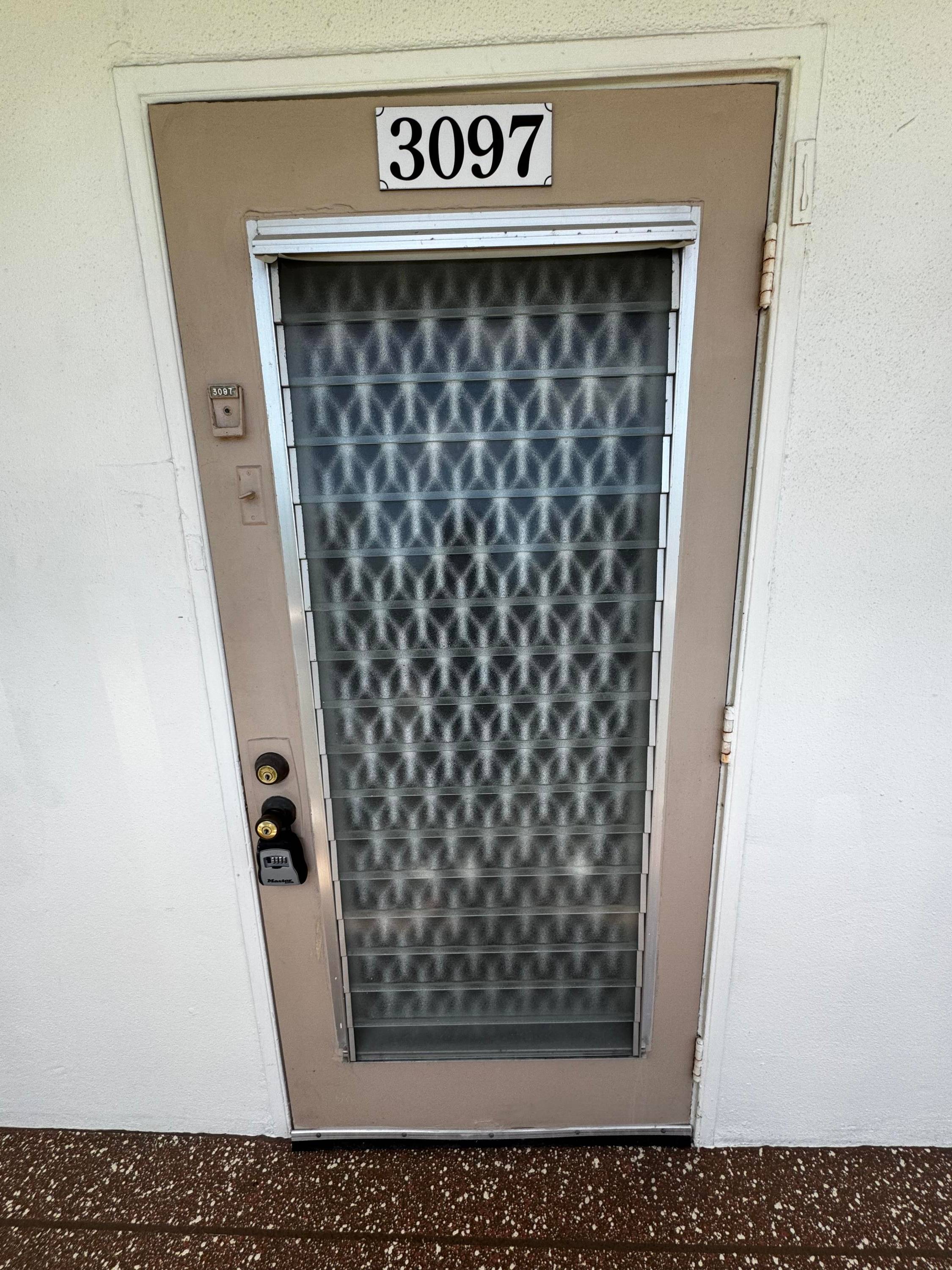 Move In Ready ! This immaculate 2 bedroom, 1.