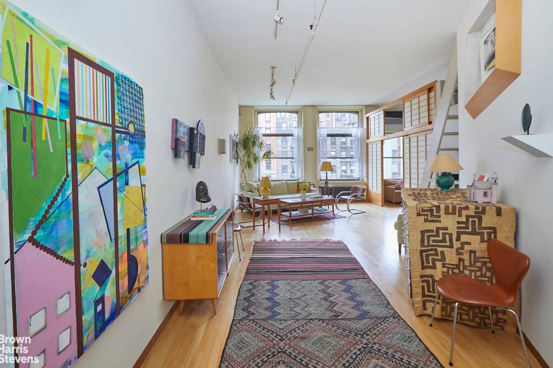 Huge and Bright Old School Artists Loft in Chelsea Make It Your Own !