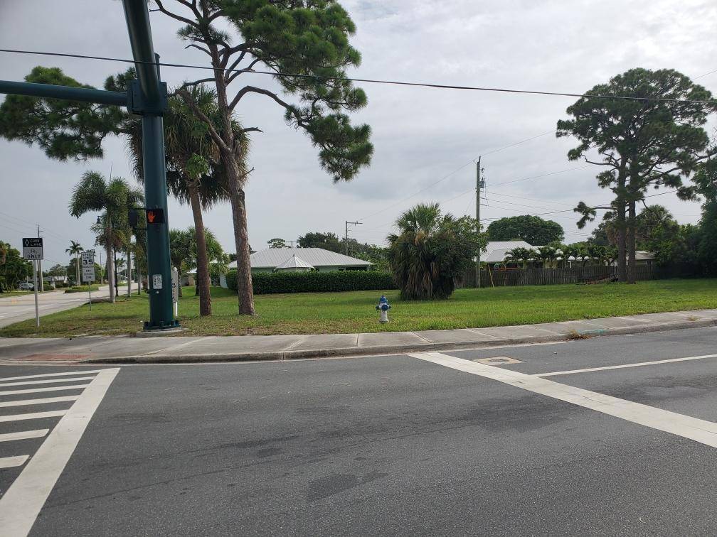 Great Residential lot located in Stuart close to downtown, shopping, schools and beaches.