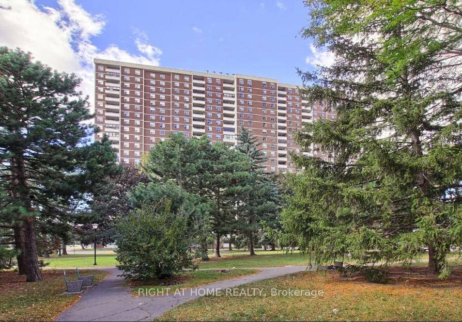 Spacious and well maintained 2 bedroom, 1 bathroom condo apartment in North York.