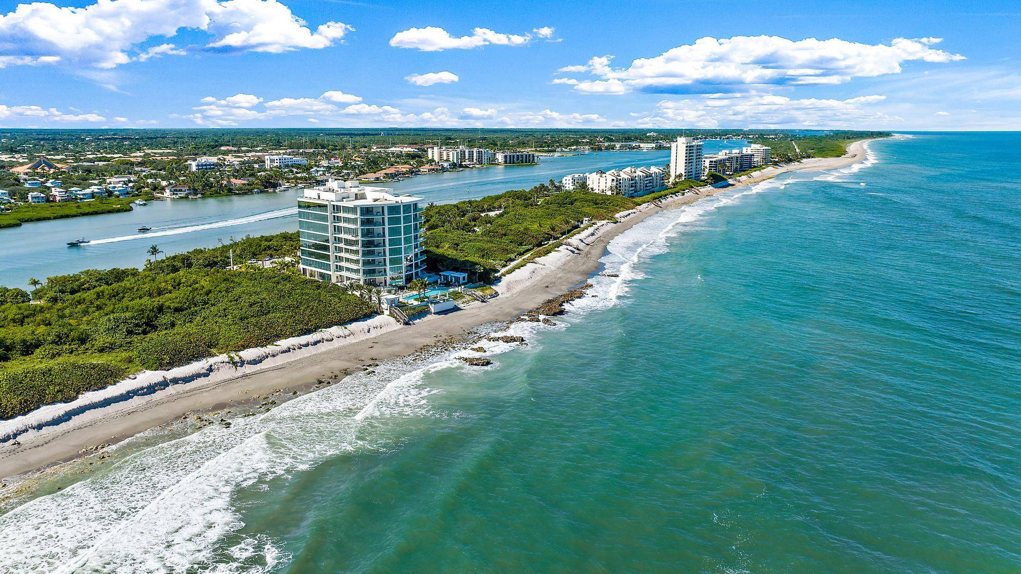 Brand new, never before lived in, this stunning Jupiter Island condo is located in the prestigious SeaGlass on Jupiter Island.