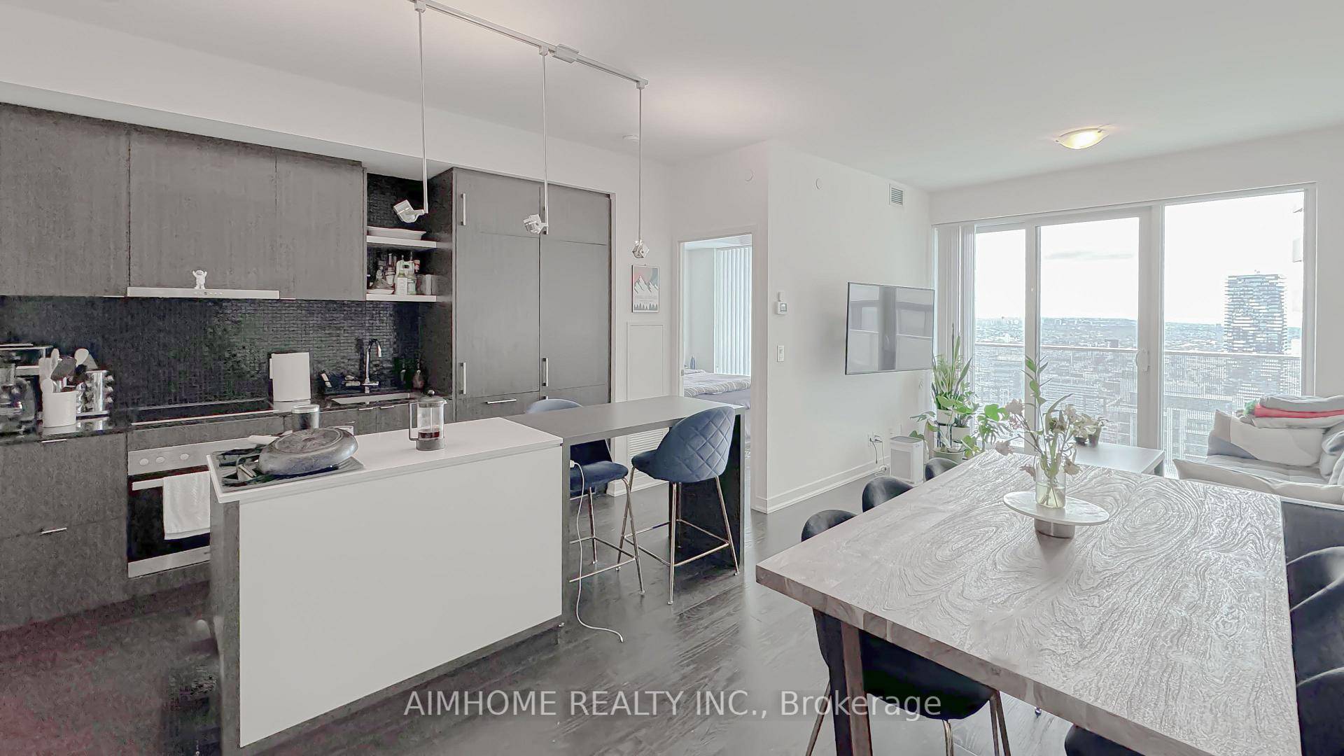 Stunning Luxurious Harbour Plaza Residence built by Menkes !