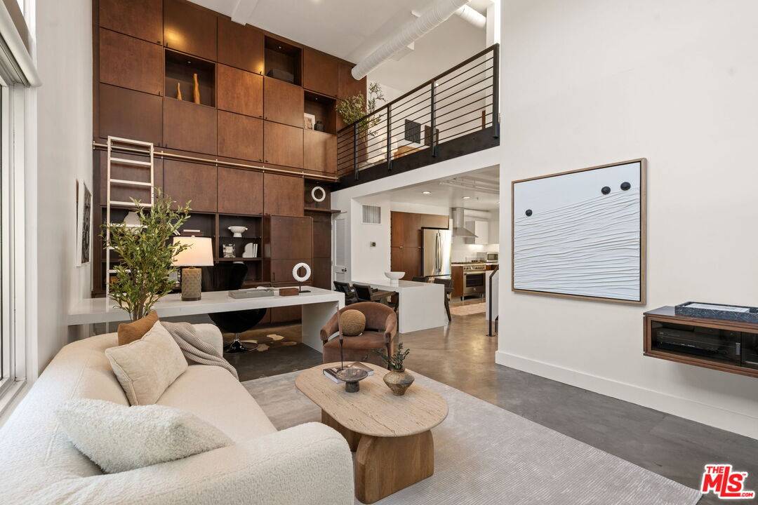 1037  N Laurel Ave 2BR Hollywood Hills East La