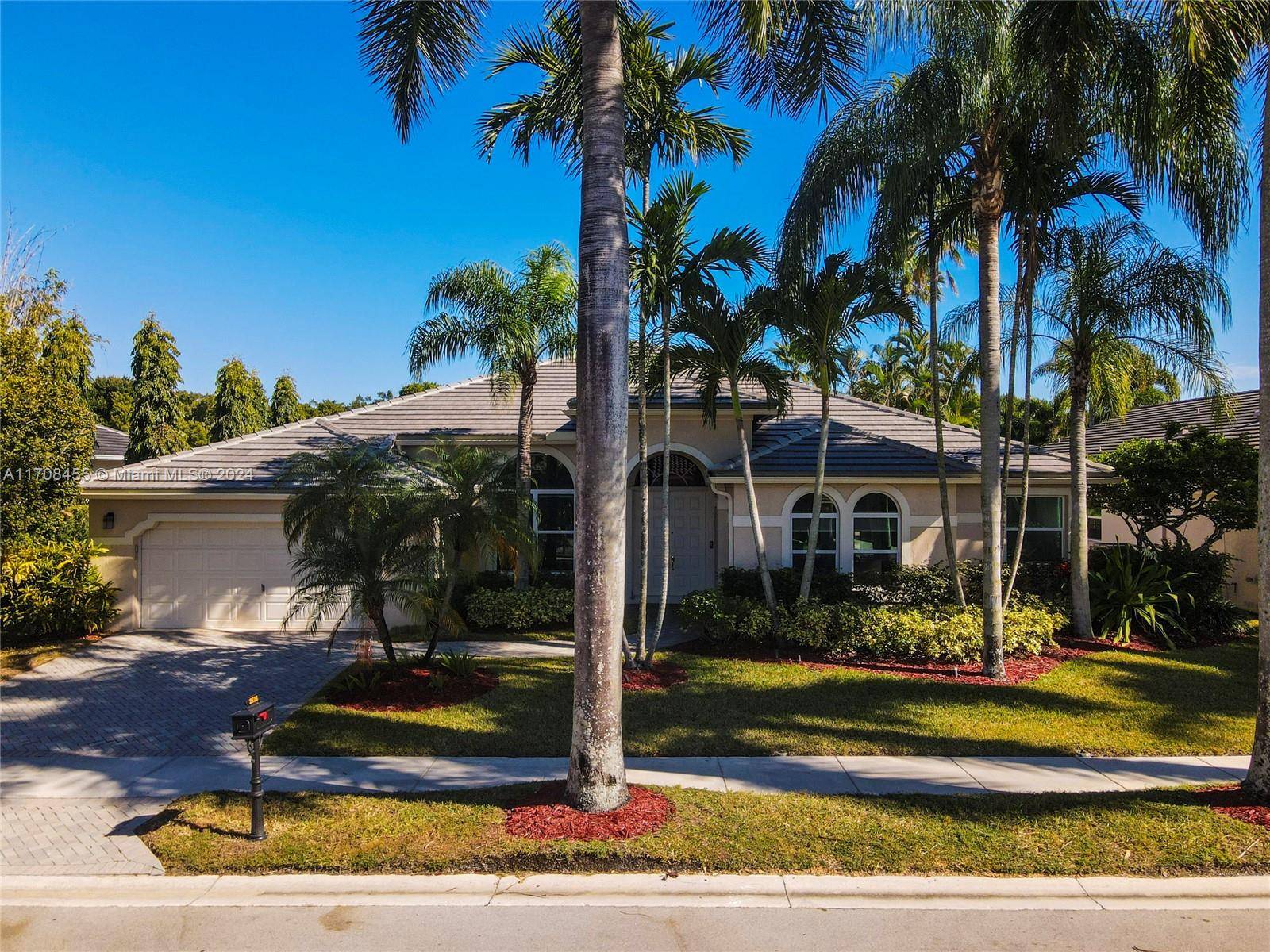 Fully Renovated Home in Weston Hills CC !