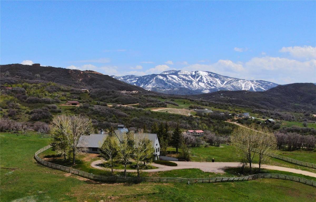 This 1, 000 acre ranch, surrounded by scenic mountains and forests, is quiet, private, and convenient to downtown and the famous powder skiing at Steamboat.