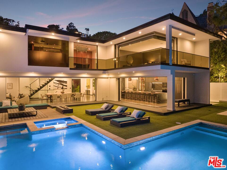 1516  N Kings Rd 4.0 Sunset Strip LA