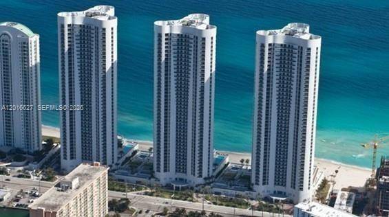 Amazing 3 bedrooms and 3 baths.