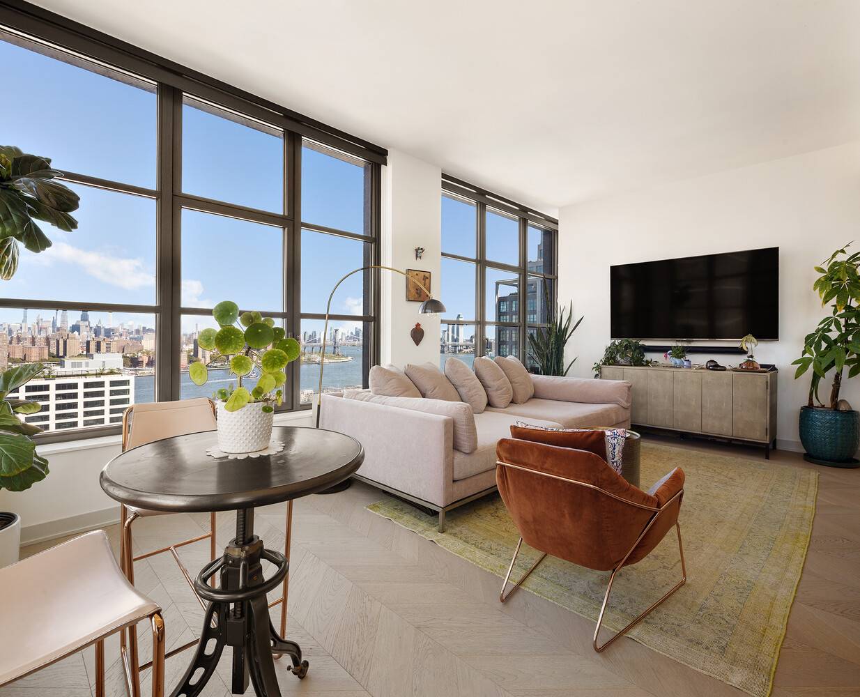 The only high floor, river facing 2bed 2bath corner unit available at Front amp ; York.
