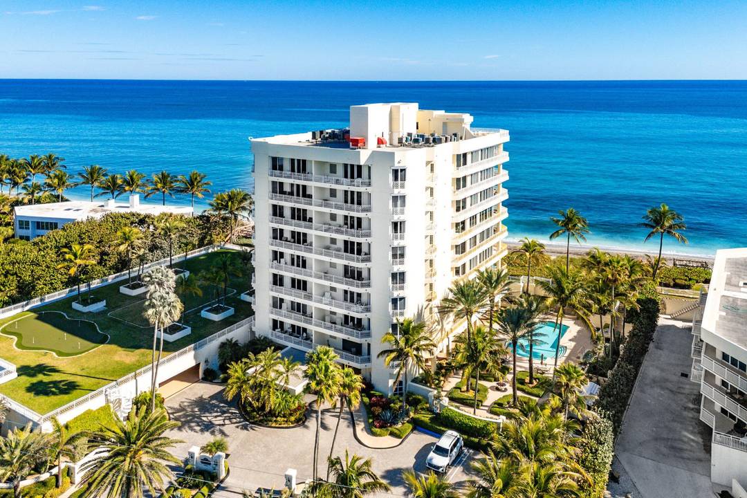 Welcome to 7 South in The Claridge, the most northern condominium building on Jupiter Island.