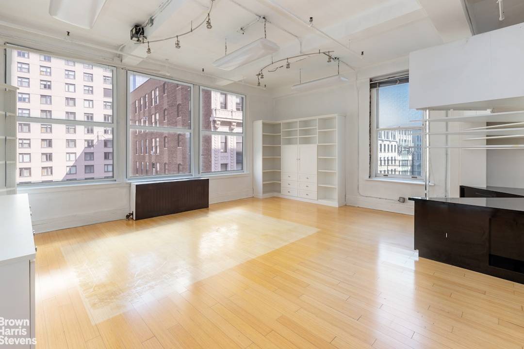 Grand sized Chelsea condo loft on a high floor ready to fullfill your dreams.