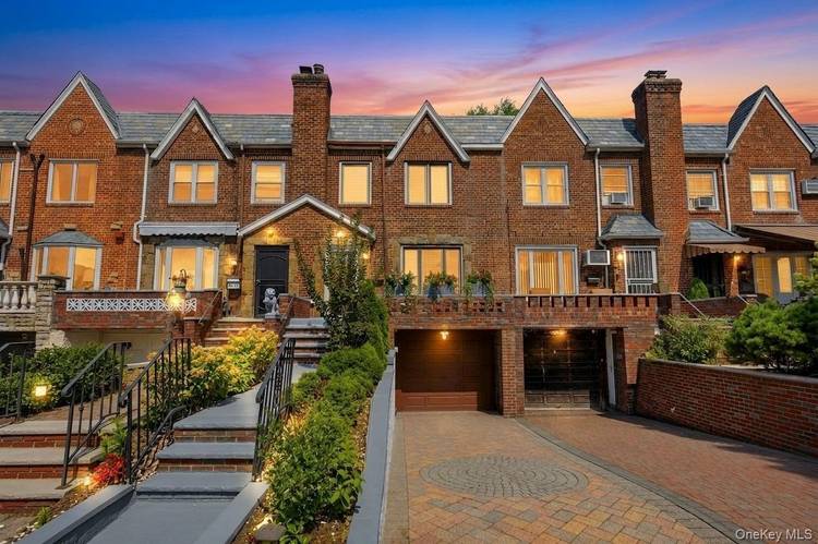 Welcome to 63 39 77th Place in the heart of Middle Village !