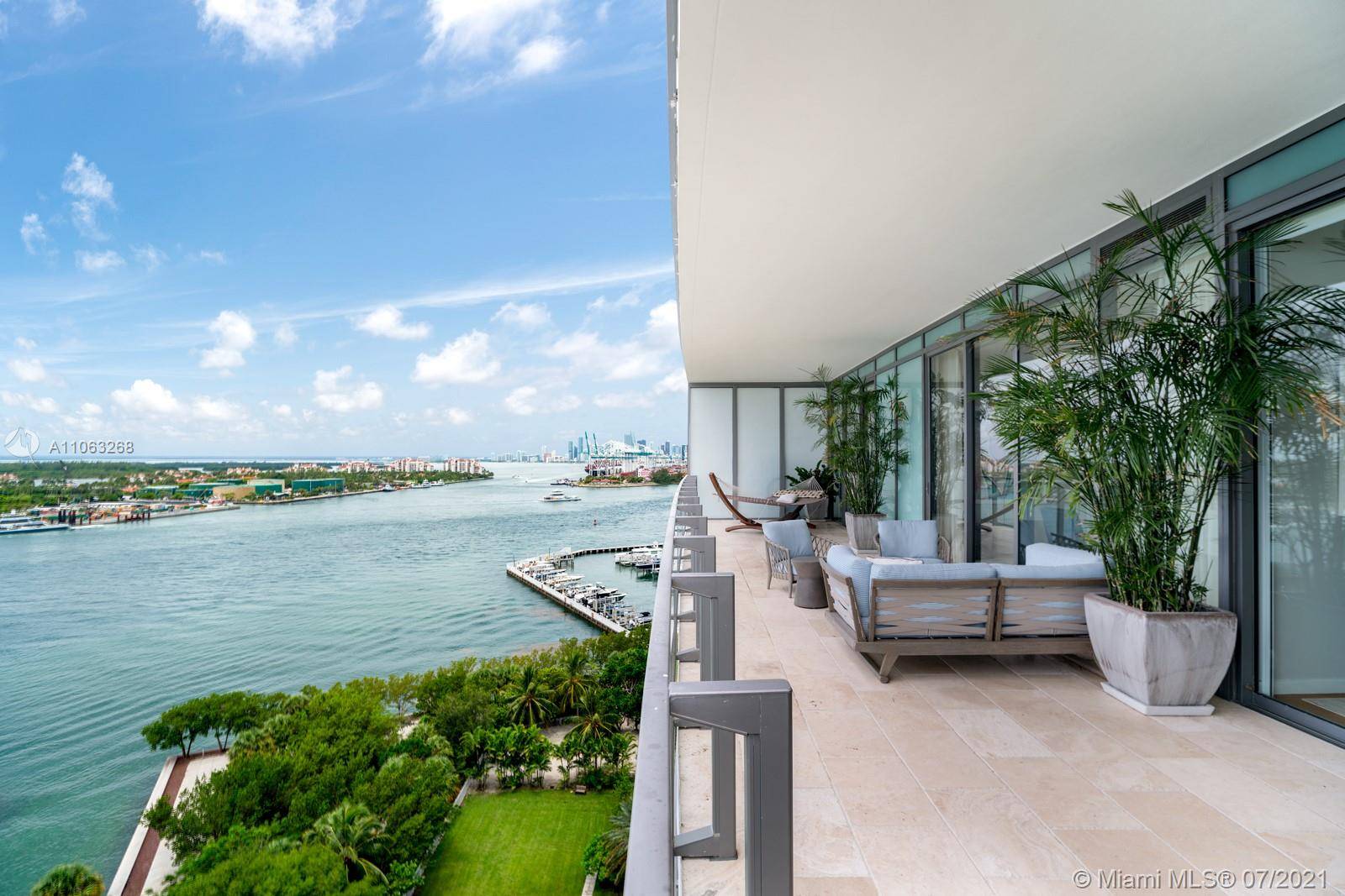 A building synonymous with only the best Apogee is the premier condo building that sets the standard for luxury living in the South of Fifth neighborhood.