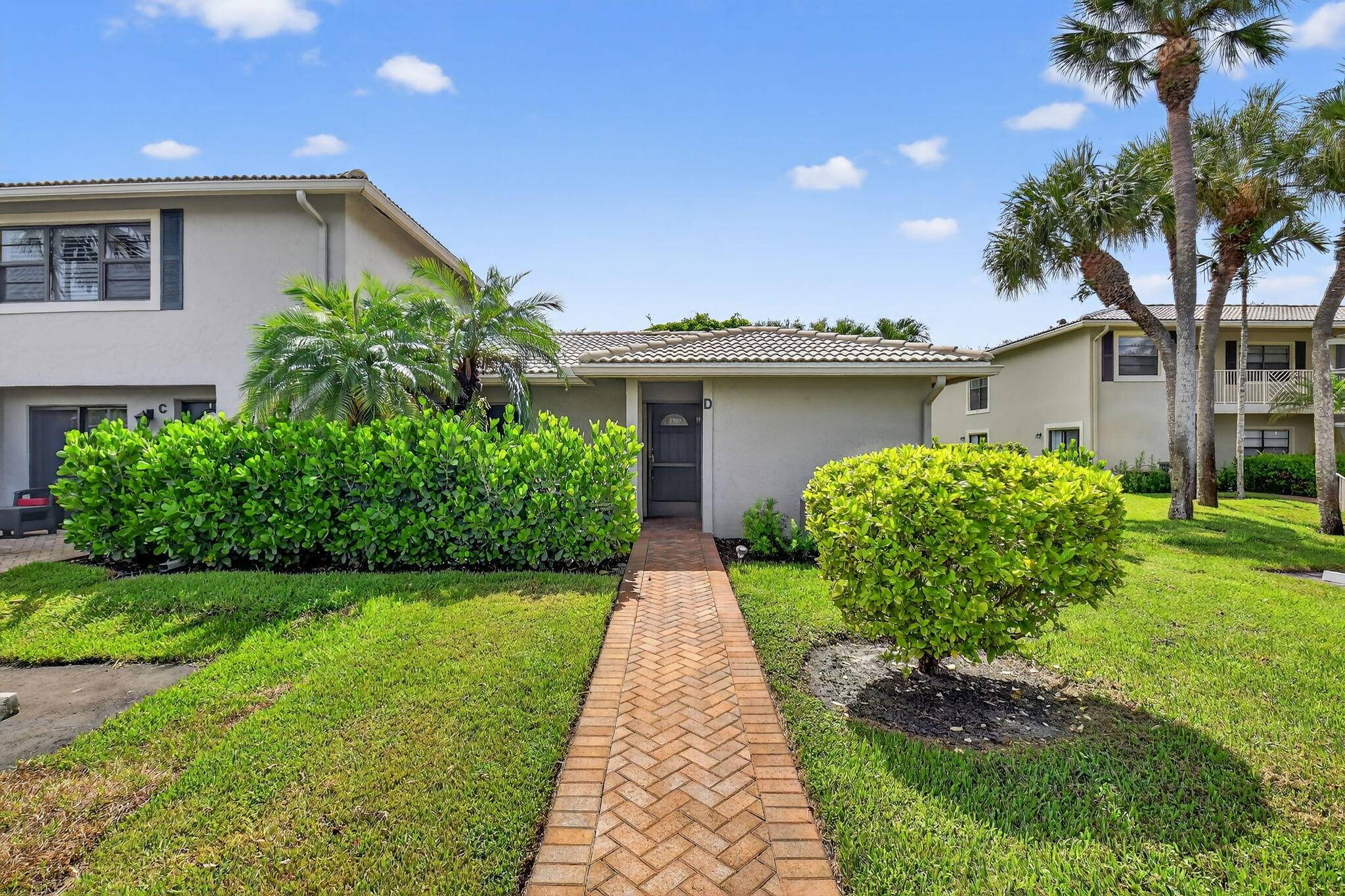 Move In Ready Villa in Hunters Run !