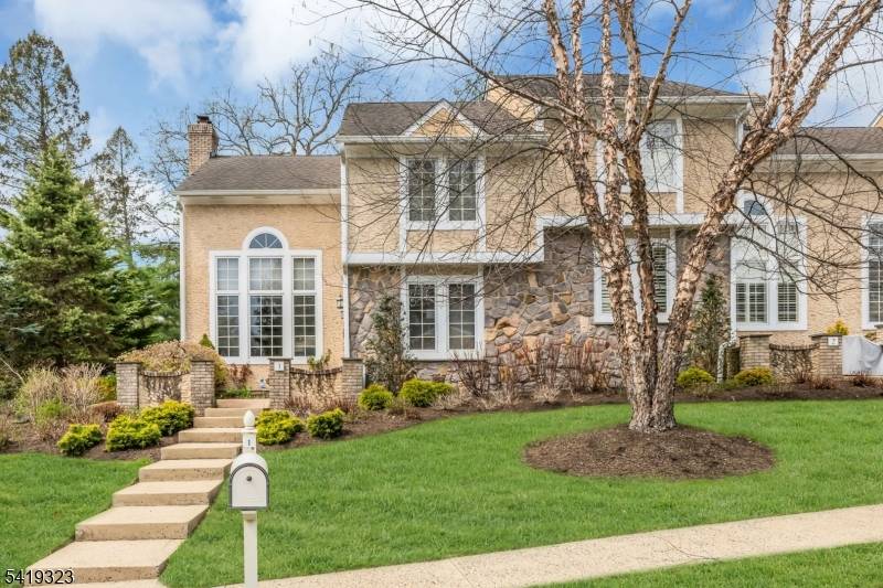 Perfectly located on a quiet, gazebo adorned cul de sac this beautifully updated and spacious 3 bedroom, 3.