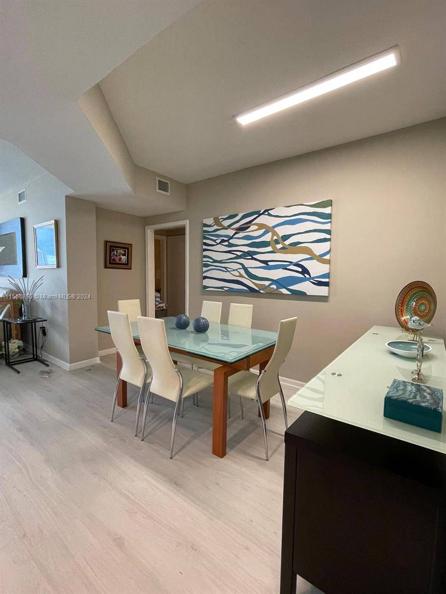 Beautiful 2 beds 2 baths unit at THE VENTURE AT AVENTURA EAST CONDO located in the heart of Aventura within walking distance to Loehmann's plaza shopping mall including Restaurants Pizza, ...