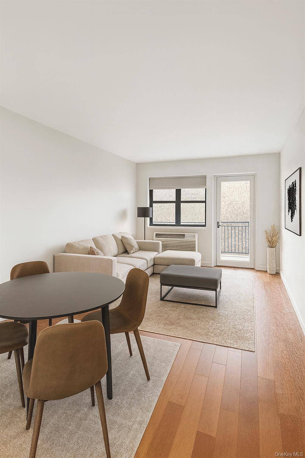 Luxury One Bedroom Condo with Big Balcony Prime Briarwood, Queens Enjoy refined city living in this beautifully maintained one bedroom condo, ideally located in the heart of Briarwood Highlights Bright ...
