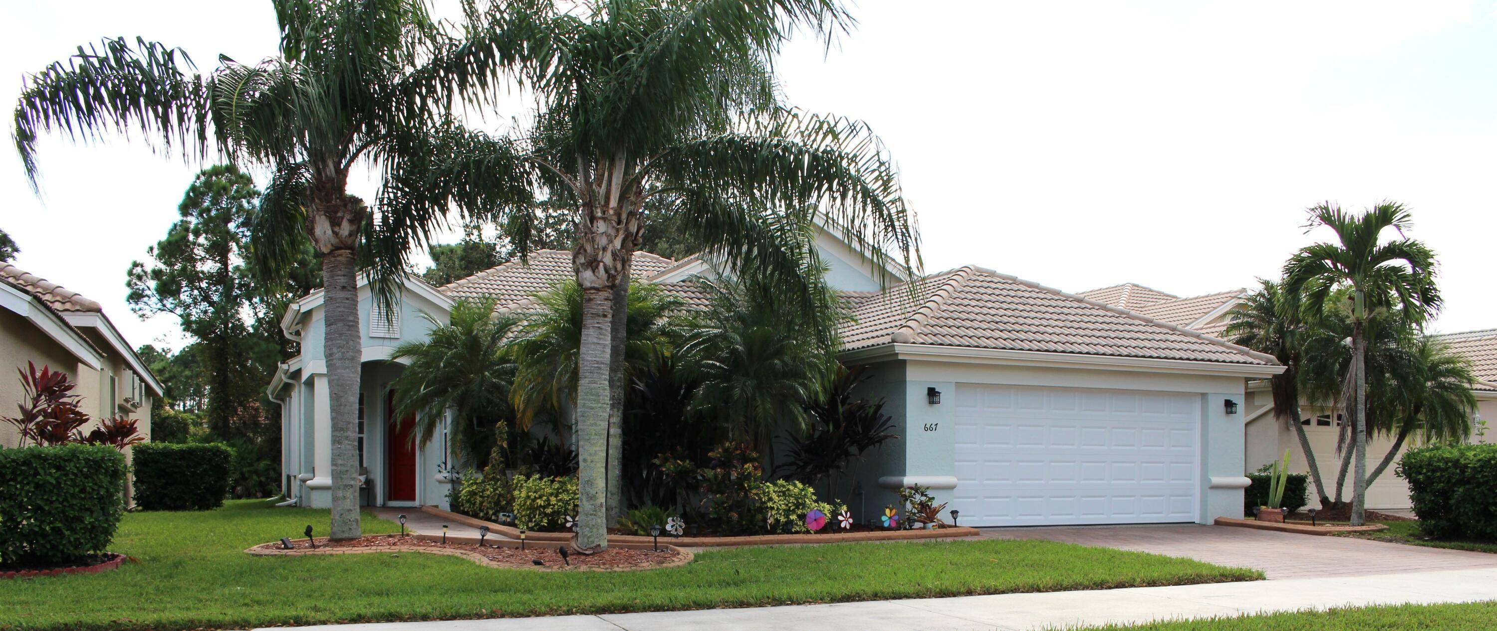 Well maintained 4 2 2 in popular Lake Charles.