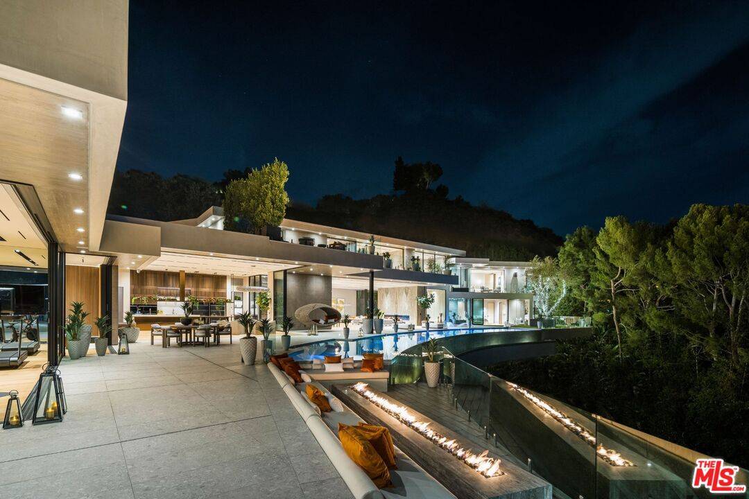 9330 Flicker Way 9BR Sunset Strip La